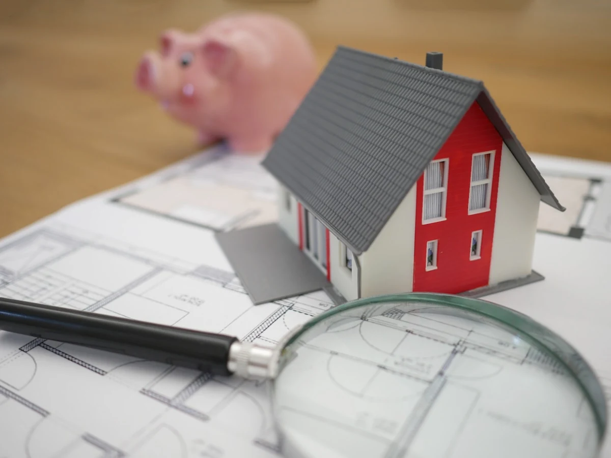 Maquette de maison et plans &mdash; assurances des particuliers